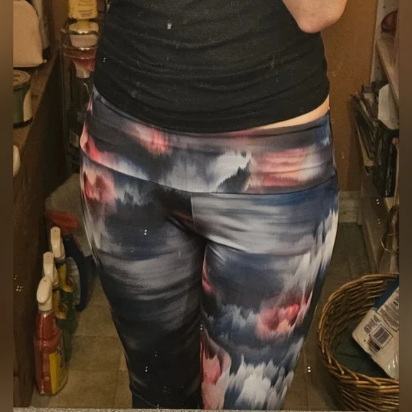 Abstract Multicolor Printed Capris - Picture 5 of 5